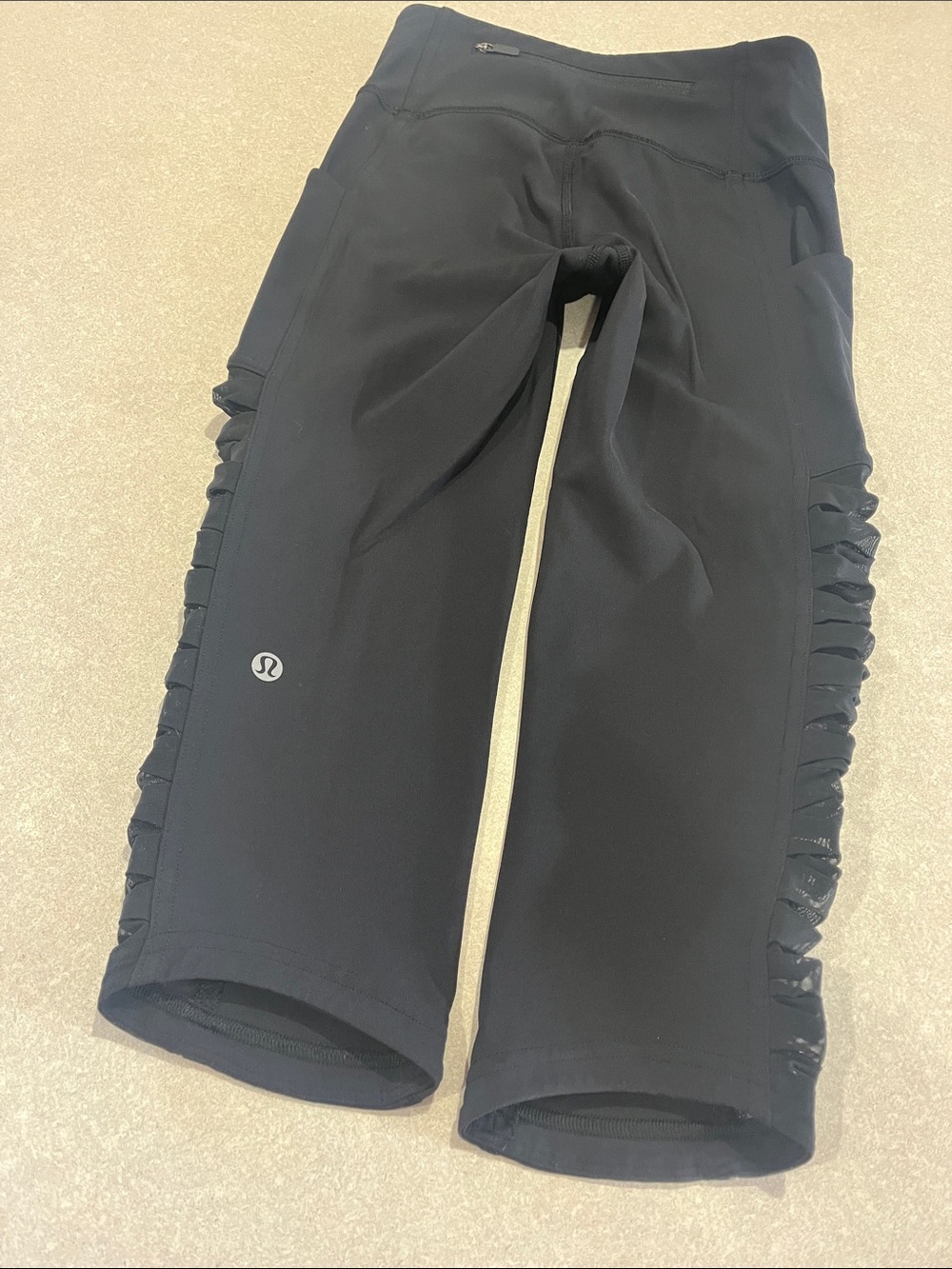 lululemon athletica womens Black Athletic crop with Side Mesh Panels